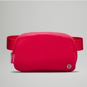 Lululemon Everywhere Belt Bag 1L - color: Lip gloss